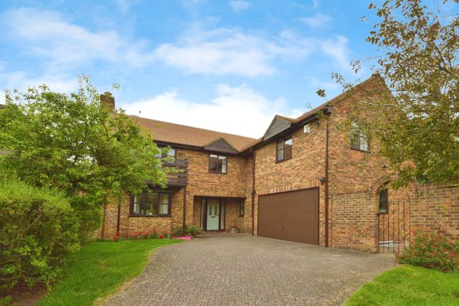 5 bed detached house