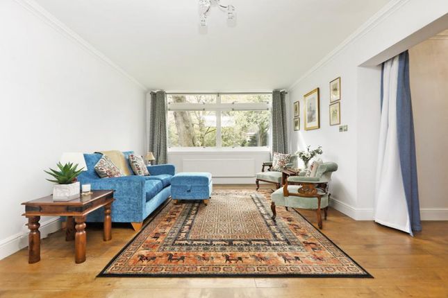 Park Close, Ilchester Place... 3 bed apartment for sale
