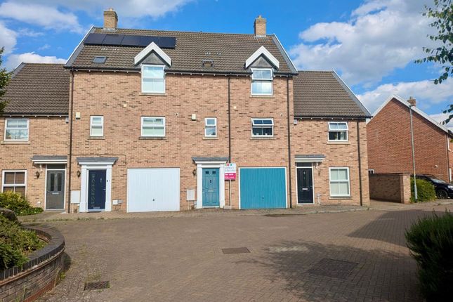 3 bedroom town house for sale