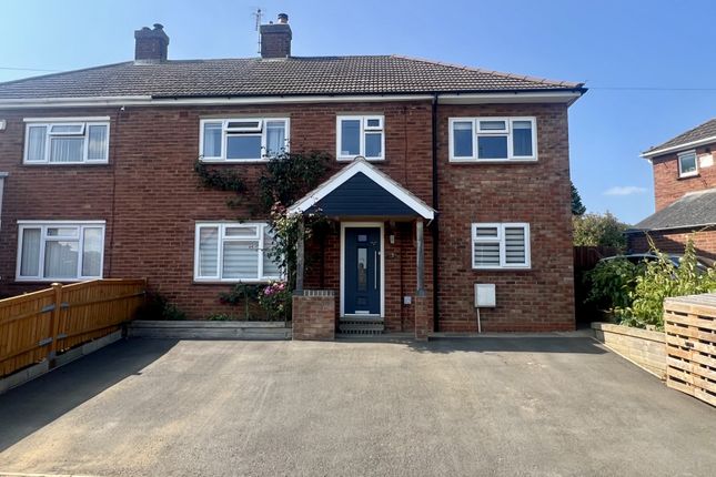 Elizabeth Road, The Headlands, NN11 9DP 4 bed semi