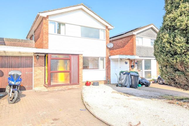 3 bed link detached house