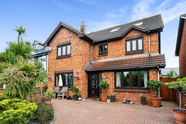 6 bed detached house