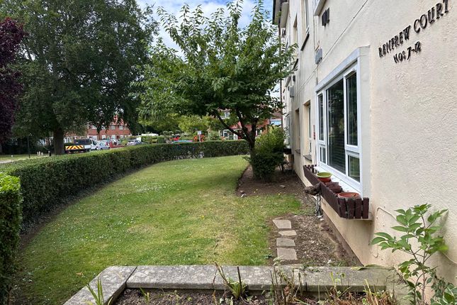 Renfrew Road, Hounslow TW4 2 bed ground floor flat for sale