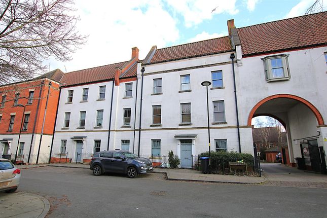 Clickers Drive, Upton 2 bed flat for sale