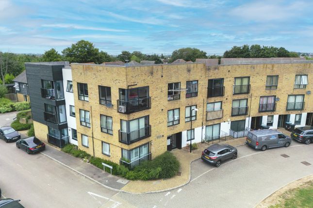 Southfields Green, Gravesend, Kent, DA11 2 bed apartment for sale