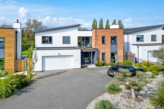 Regency Drive, Exeter, Devon, EX2 5 bed detached house for sale