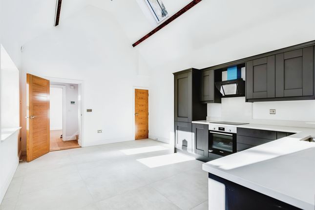 2 bedroom detached house for sale