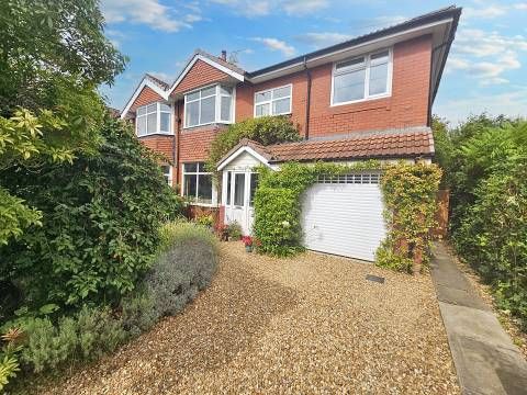 5 bedroom semi-detached house for sale