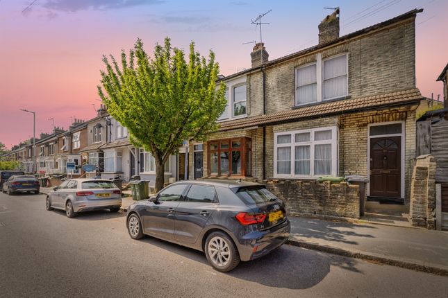 2 bedroom maisonette for sale