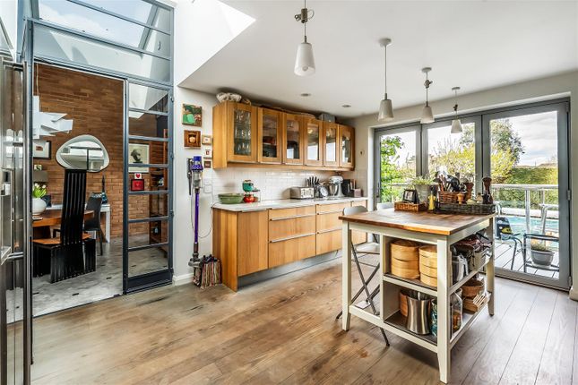 PARKERS LANE, ASHTEAD KT21 3 bed detached house for sale