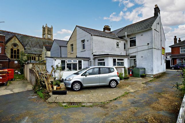 6 bed end terrace house