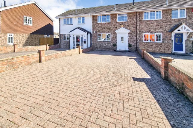 Ash Lodge Close, Guildford GU12 3 bed terraced house for sale