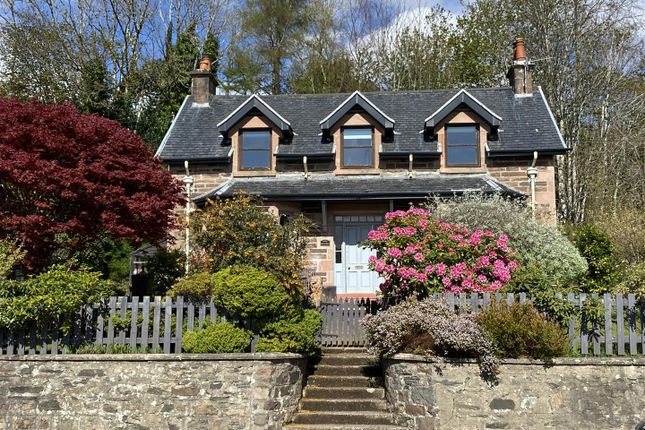 5 bed detached house