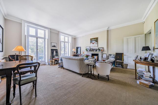 Royal Crescent, Holland Park, London... 2 bed flat for sale