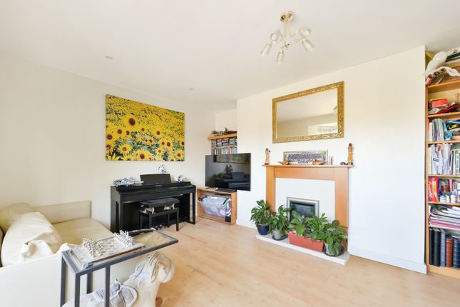 Grand Drive, London SW20 2 bed apartment for sale