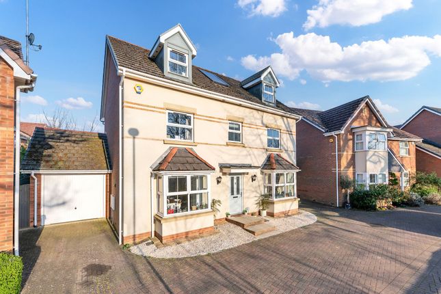Olvega Drive, Buntingford SG9 5 bed detached house for sale