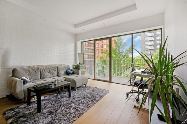 Hercules House, 18 Botanic Square, E14 2 bed flat for sale