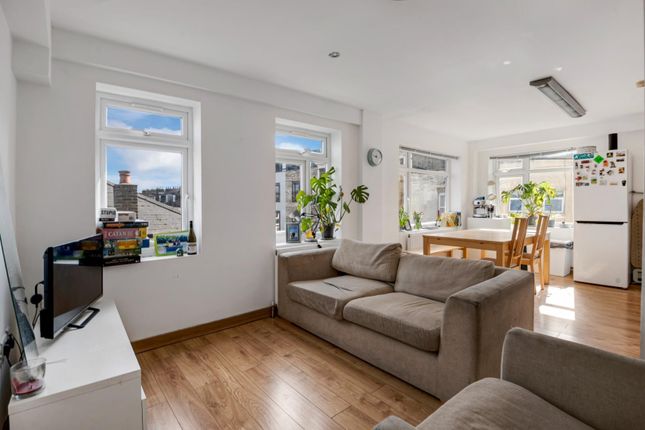 3 bedroom flat for sale