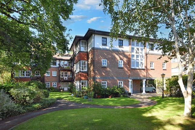 Madeira Road, West Byfleet, KT14 2 bed apartment for sale