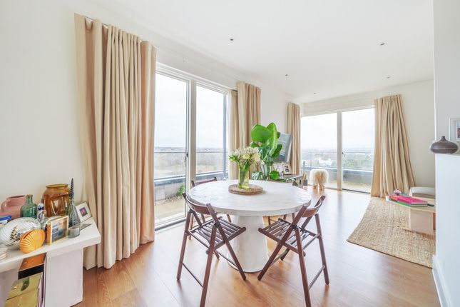 Tizzard Grove, Blackheath, London 2 bed apartment for sale