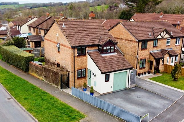 4 bed detached house