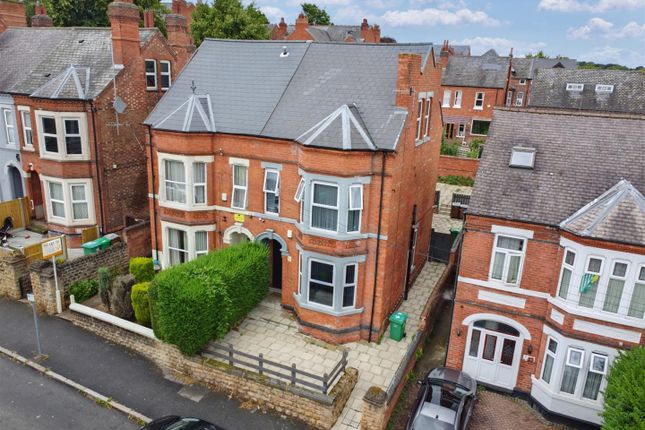 5 bedroom semi-detached house for sale