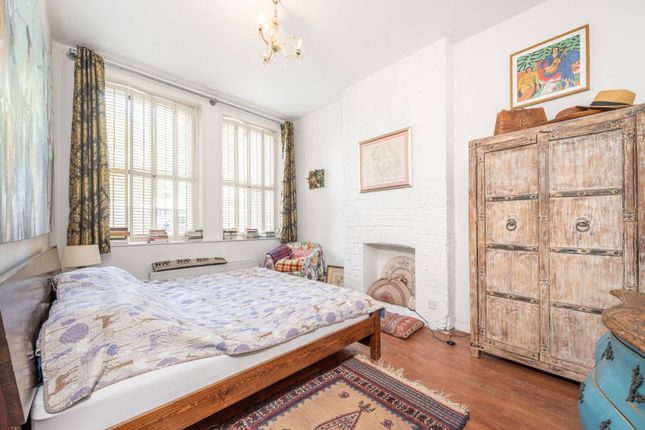 Kings Gardens, West Hampstead... 2 bed flat for sale