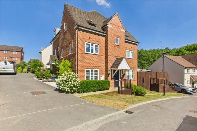 Ashurst Way, West Sussex RH19 4 bed semi
