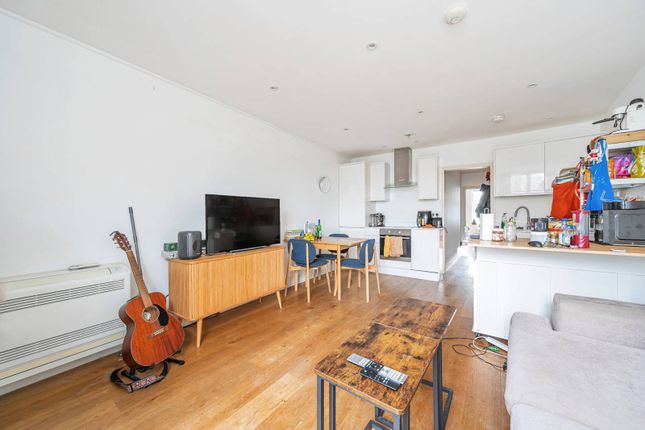 North End Road, Fulham Broadway... 2 bed flat for sale