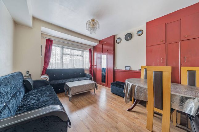 Dallas Road, Brent Cross, London, NW4 3 bed flat for sale