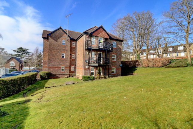 Shrubbery Close, Buckinghamshire HP13 2 bed apartment for sale
