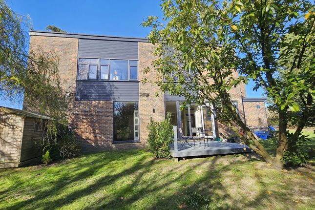 6 bed detached house