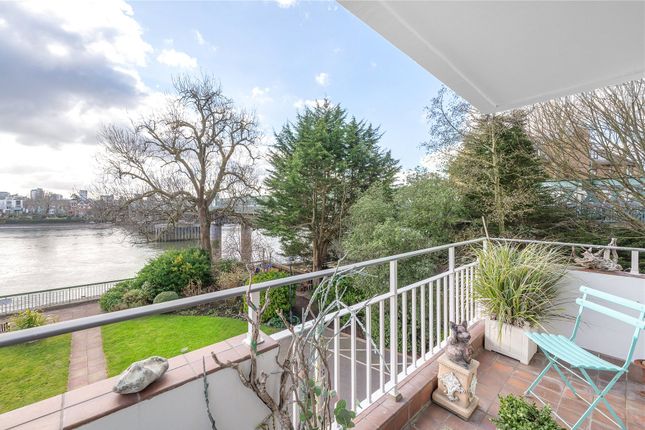 3 bedroom flat for sale