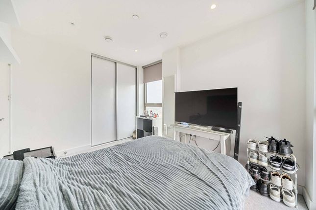 Caithness Walk, Central Croydon... 2 bed flat for sale