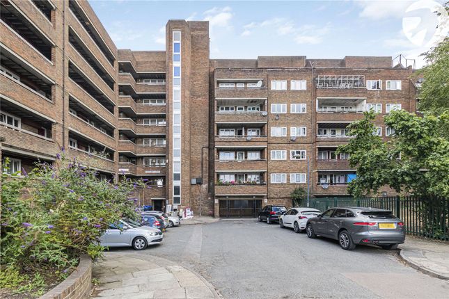 Woolwich Common, Woolwich, SE18 2 bed flat for sale