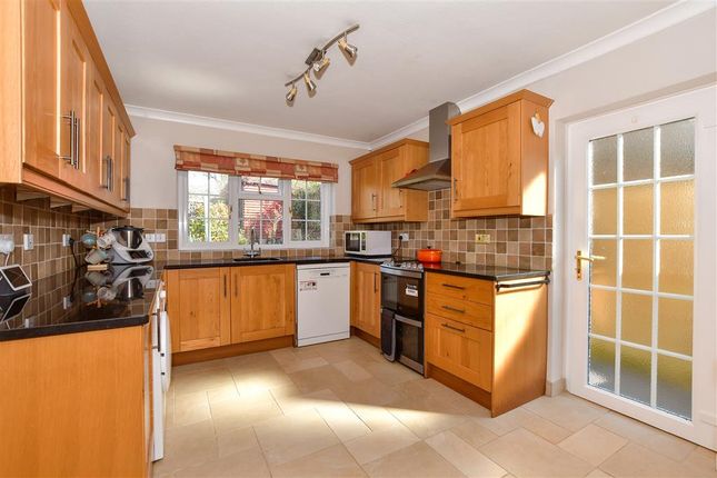 4 bed link detached house