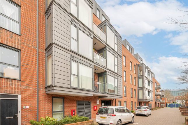 Zenith Close, Colindale, London, NW9 2 bed flat for sale