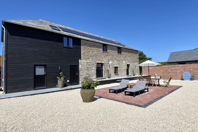 5 bed detached house
