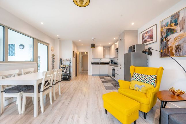 New Willow House, Plaistow, London, E13 2 bed flat for sale