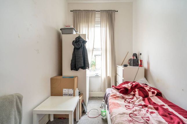 Clova Road, Forest Gate, London, E7 2 bed flat for sale