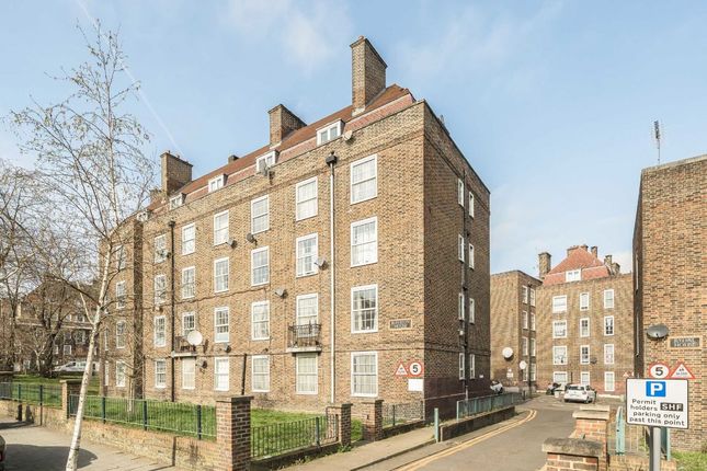 Albion Avenue, London SW8 3 bed flat for sale