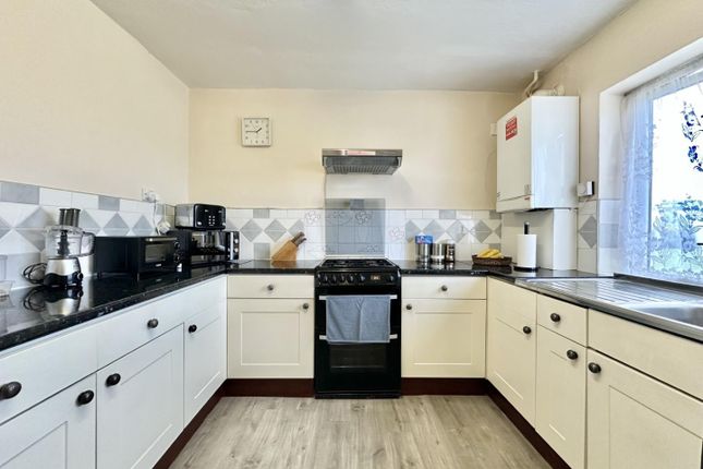 Warwick Road, Hounslow 3 bed flat for sale