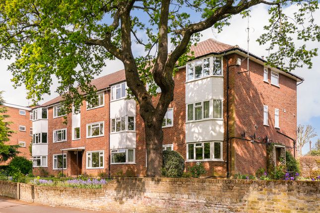 Lower Ham Road, Kingston Upon Thames KT2 2 bed apartment for sale