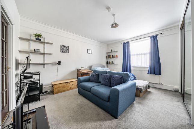 Grovehill Road, Surrey RH1 1 bed apartment for sale