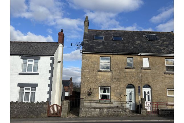 3 bed semi-detached house