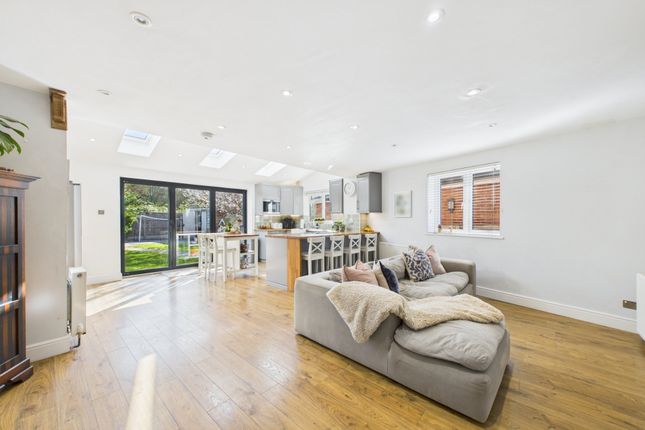 Isis Way, Sandhurst, Berkshire, GU47 3 bed end of terrace house for sale