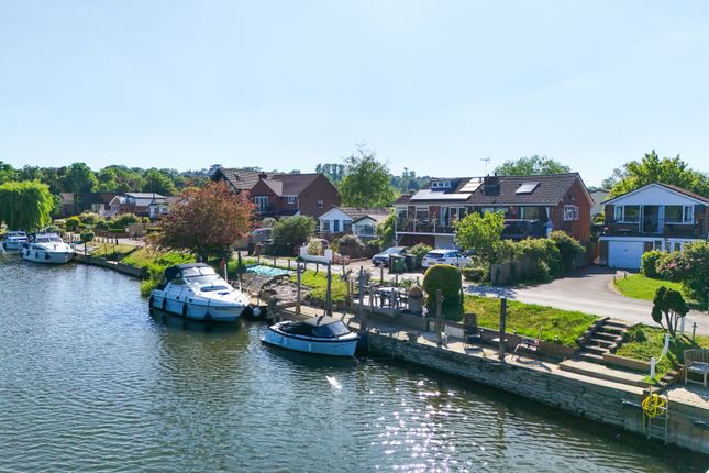 River Gardens, Reading RG8 2 bed detached house for sale