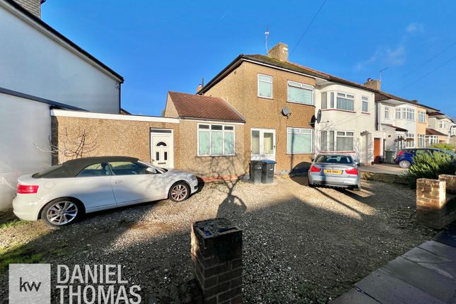 Apple Grove, Enfield, Greater London 3 bed semi