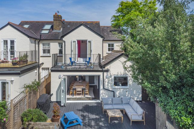 Northcroft Road, Englefield Green TW20 4 bed semi