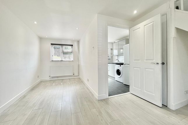 Lapwing Road, Luton, LU4 3 bed semi